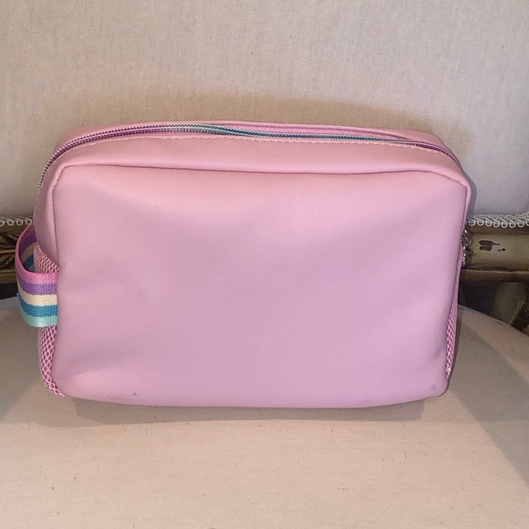 ✨NWT✨ Miss Gwen’s OMG Accessories STUFF Iridescent Appliqué Pink Cosmetic Pouch - Picture 4 of 6